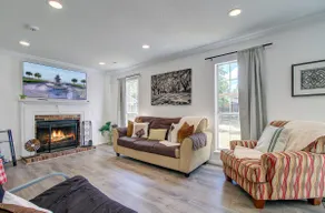 Pet Friendly 4Br - Fenced Yard - Image 2