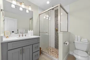 Modern Walkable 4BR | Spacious Central Stay - Image 4