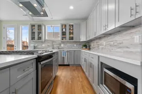 Modern Walkable 4BR | Spacious Central Stay - Image 5