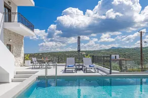 Twin's House - With Private Pool - Image 5
