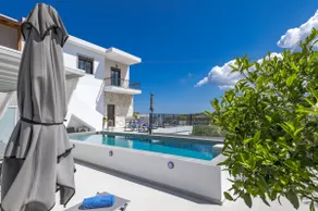 Twin's House - With Private Pool - Image 4