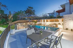 Twin's House - With Private Pool - Image 3