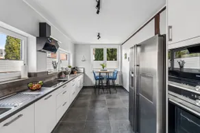 Luxurious townhouse with 2 parking spaces - Image 5