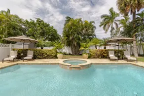 Lux 3BR Island Home Heated Pool Hot Tub, Golf Cart - Image 3