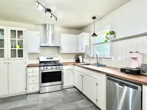 Serene Home in the heart of Madison - Image 2