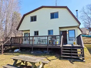 Lakefront Cottage #3-30 Minutes to Sandbanks - Image 2