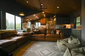Modern Mountain Haüs - Image 2