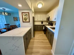 Beautifully remodeled Ocean & Pool View 2 bdrm con - Image 3