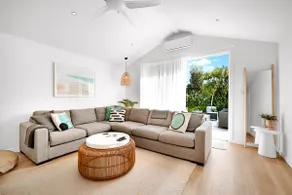 Sandcastle Coastal Retreat - Image 3