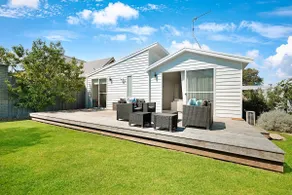 Sandcastle Coastal Retreat - Image 5