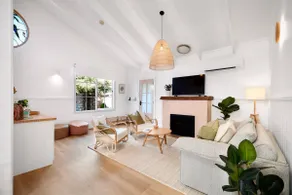 Sandcastle Coastal Retreat - Image 2
