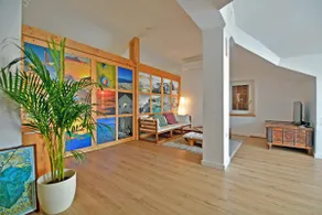 Unique Central Harbor Living - Image 3