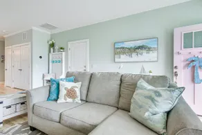 The Mermaid Cottage- central location/pool/more! - Image 3