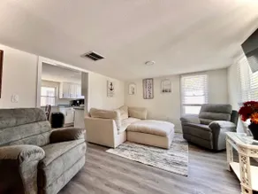 Coastal Cottage Stay - Image 2