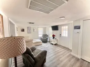 Coastal Cottage Stay - Image 5