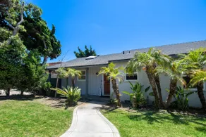 Walk to Beach • La Jolla Home + Free Parking - Image 3