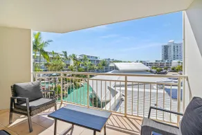 Modern Coastal Escape at Alex - 1min to beach - Image 3
