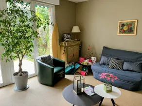 90 m2 apartment on enclosed garden - Image 2