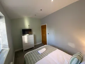 Marble Lodge at The Paddock | 2BR | Free Parking - Image 4