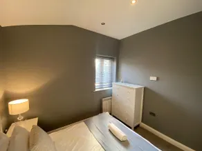 Marble Lodge at The Paddock | 2BR | Free Parking - Image 3