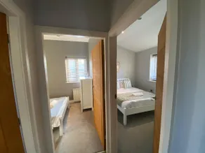Marble Lodge at The Paddock | 2BR | Free Parking - Image 2