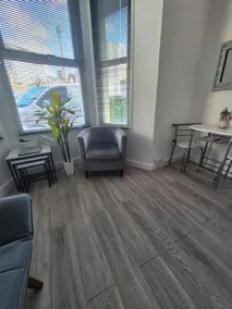 6 min to euro tunnel 1 bed ground floor apartment - Image 3
