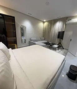 Quiet and upscale studio in an excellent location close to services - Image 5