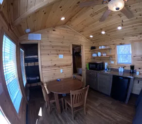 Deluxe Cabin - Image 3