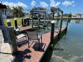 Waterfront 2br-2ba Getaway With Dock and Lift - Image 2