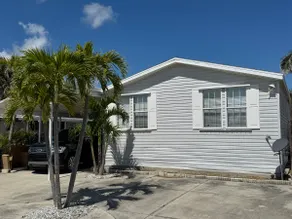 Waterfront 2br-2ba Getaway With Dock and Lift - Image 4