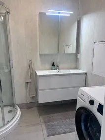 Newly built, bright apartment - Image 5