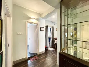 Lavish 2BHK Apt in Ballygunge, Heart of Kolkata - Image 5