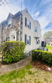Philly Suburb Stay| Sleeps 8 | Free Parking | PHL - Image 2