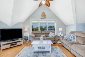 The Salty Plum, a Beautiful Plum Island Escape - Image 4