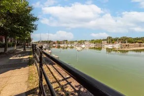 Waterfront 2 Bed Apartment | Free Parking & Wi-Fi - Image 5