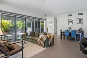 Spacious Tri-Story 4BR Home@Mt Ommaney Golf Course - Image 5