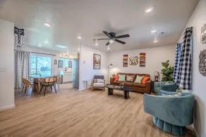 Historic Route 66 Stay- 3 Bedrooms-Jetted Tub! - Image 4