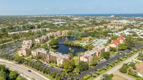2-bedroom modern apt w/ king bed & pool, 10 min. - Image 5