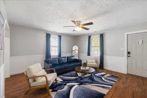 Centrally Located: Up to 8 Guests - Image 3