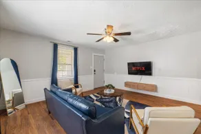 Centrally Located: Up to 8 Guests - Image 5