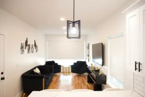 Luxury Accommodations. - Image 4