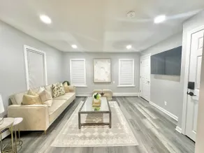 NEW Chic 4bedroom *Free parking*Laundry*Fast Wifi - Image 3