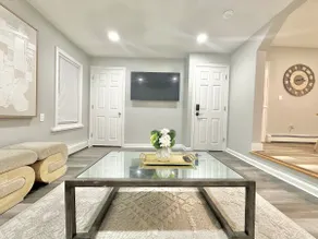 NEW Chic 4bedroom *Free parking*Laundry*Fast Wifi - Image 5