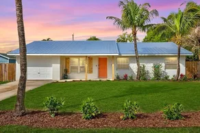 Cottage With Private Oasis & Heated Saltwater Pool - Image 3