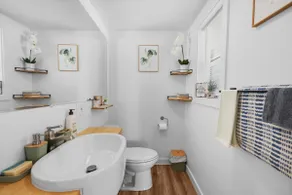 2Bed 2Bath Riverside Retreat - Image 5
