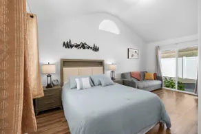 2Bed 2Bath Riverside Retreat - Image 2