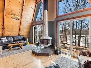 Snowfall Escapes - Lakefront Cabin w/ Loft & Bar - Image 4