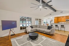 Pool House | Hot tub | Close to DT| Airport|Lounge - Image 5