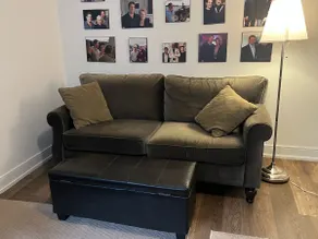 Modern lower-level suite - Image 2