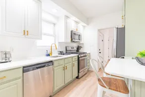 Generous Apartment with 3 Bedrooms! - Image 2